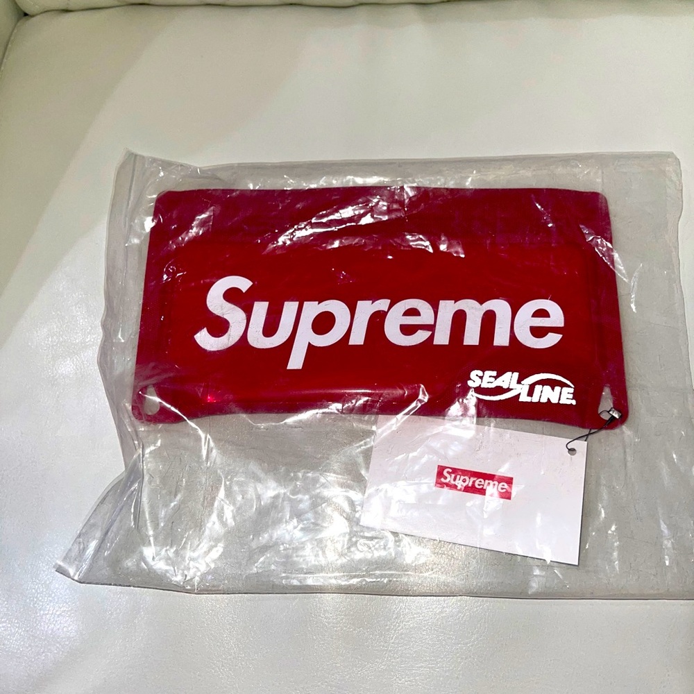 SUPREME sea line‎ waterproof case in red
